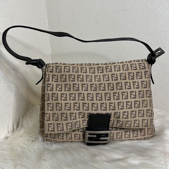 💯Authentic Fendi Shoulder Bag🍀 - Picture 6 of 17